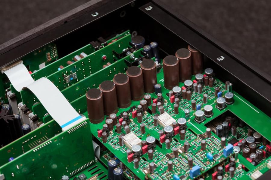 兩層pcb板結(jié)構(gòu)參數(shù)，兩層pcb堆疊分層什么意思？